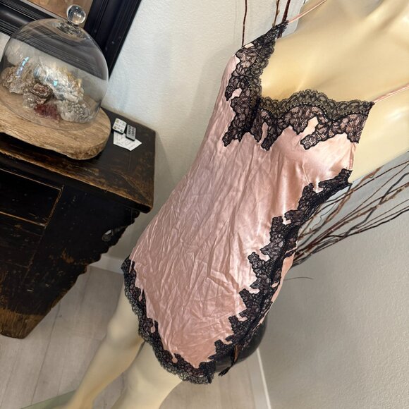 AGENT PROVOCATEUR LINGERIE (the AMALEA) Pink Silk w/ Black Lace Trim - Picture 6 of 7